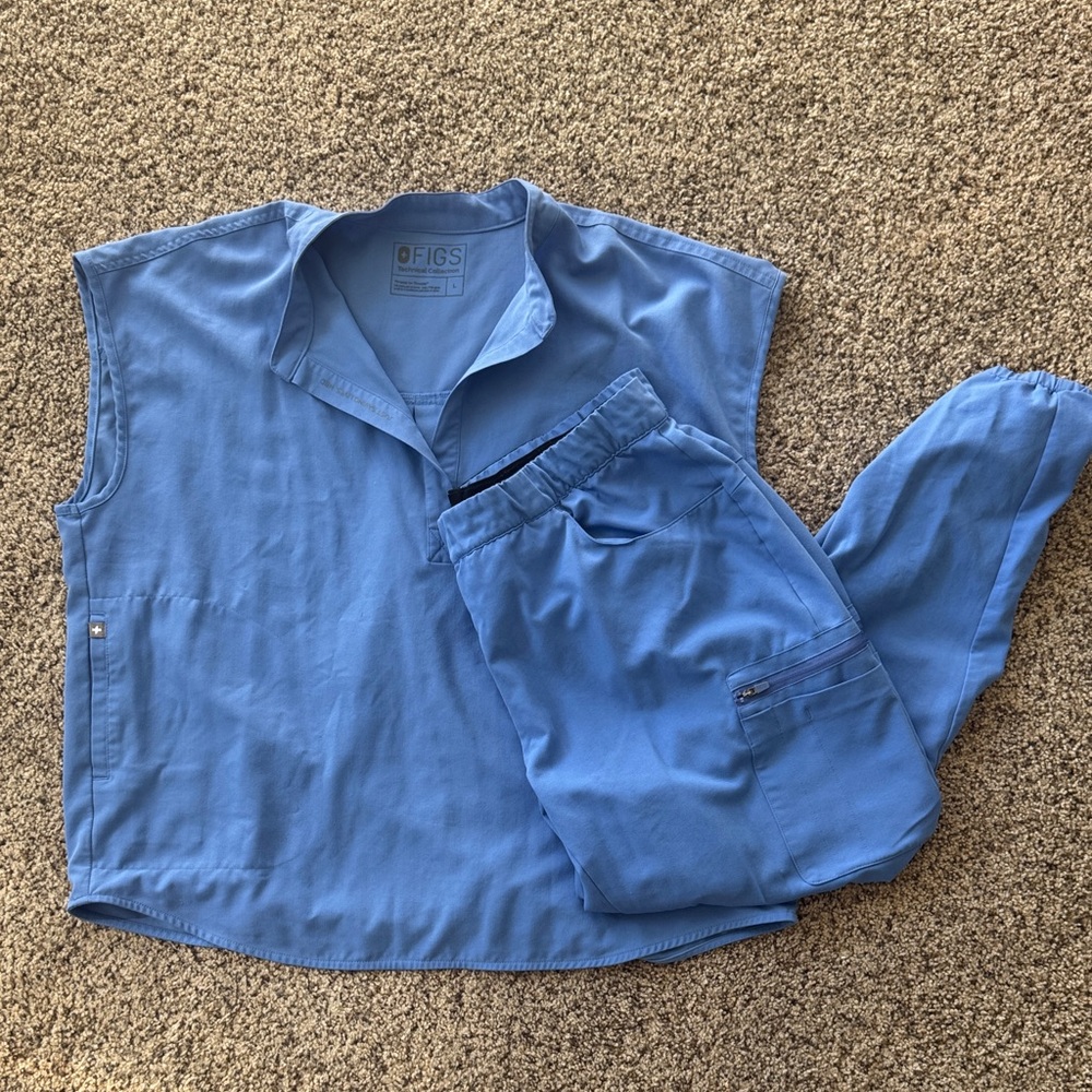 FIGS Rafaela Top and jogger pants scrub set